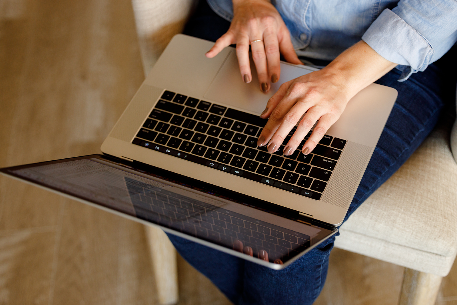Amanda Olson - Owner and Designer behind Just Add Your Brand™ Kajabi Template Shop